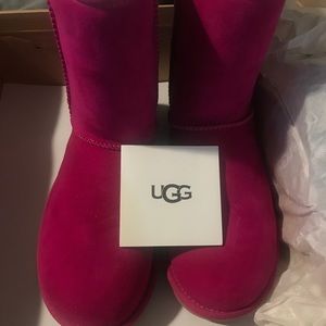 Size 7 women’s UGG boots in Pink!